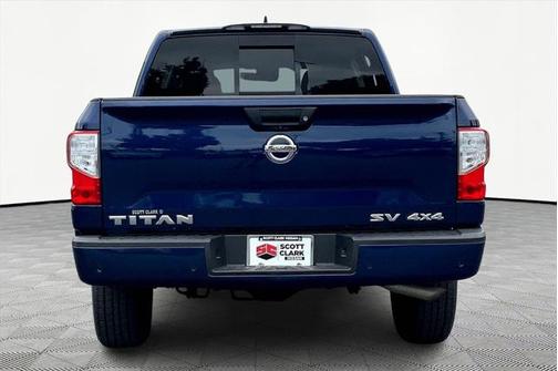 2022 Nissan Titan SV
