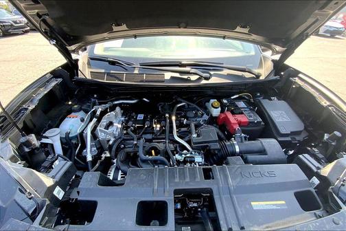 2025 Nissan Kicks SR