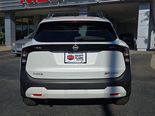 2026 Nissan Kicks SR