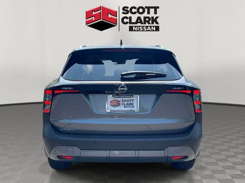 Gun Metallic/Super Black 2026 Nissan Kicks SV