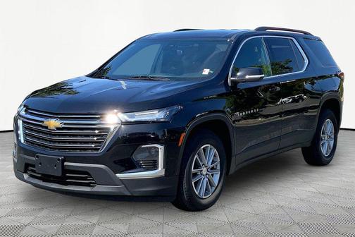 Mosaic Black Metallic 2023 Chevrolet Traverse LT Cloth