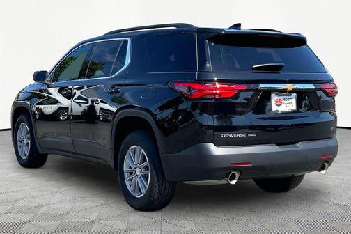 Mosaic Black Metallic 2023 Chevrolet Traverse LT Cloth