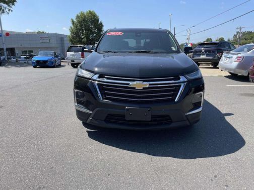 Mosaic Black Metallic 2023 Chevrolet Traverse LT Cloth