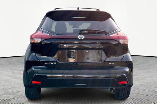 2021 Nissan Kicks SR