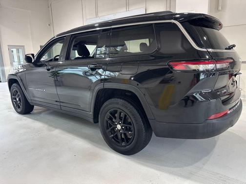 2022 Jeep Grand Cherokee L Laredo