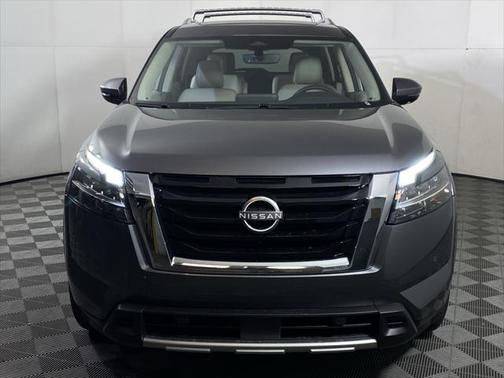2025 Nissan Pathfinder SL FWD