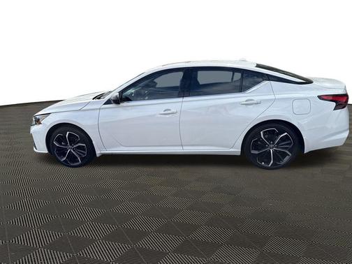 2025 Nissan Altima SR FWD