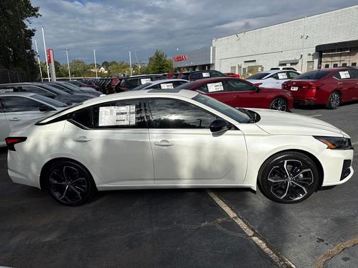 2025 Nissan Altima SR FWD