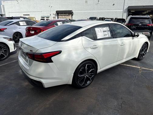 2025 Nissan Altima SR FWD