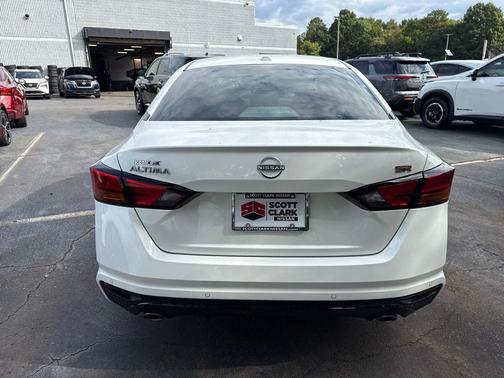 2025 Nissan Altima SR FWD