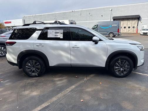 2025 Nissan Pathfinder SV FWD