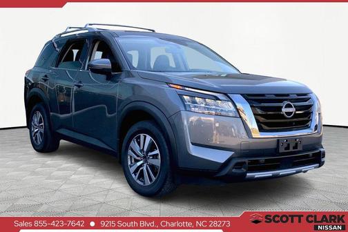 2023 Nissan Pathfinder SL 4WD