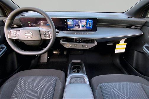 Everest White Pearl Tricoat 2026 Nissan Leaf S+