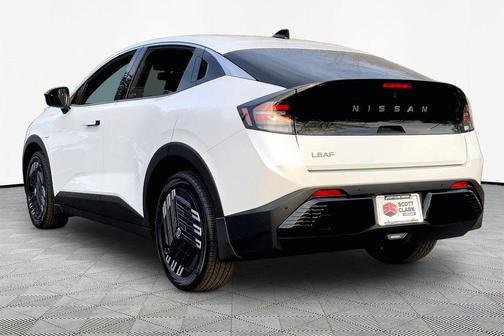 Everest White Pearl Tricoat 2026 Nissan Leaf S+