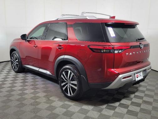 2025 Nissan Pathfinder Platinum 4WD