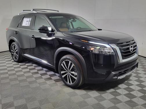 2025 Nissan Pathfinder Platinum FWD
