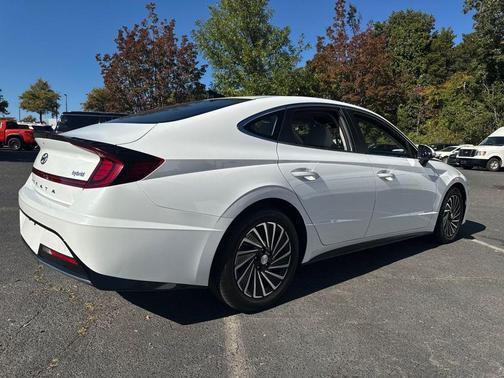 2023 Hyundai SONATA Hybrid SE