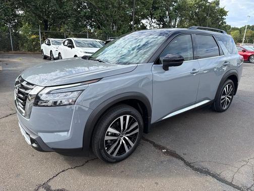 2025 Nissan Pathfinder Platinum FWD