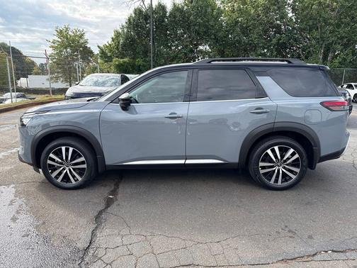 2025 Nissan Pathfinder Platinum FWD