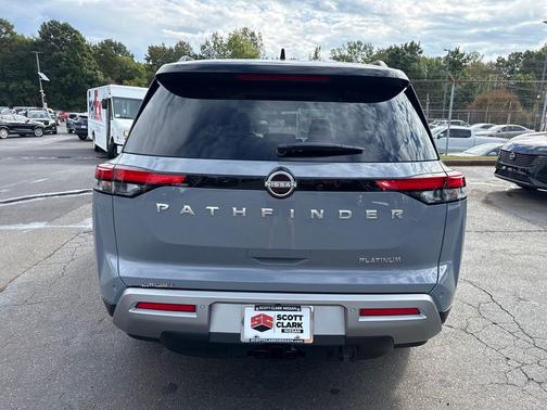 2025 Nissan Pathfinder Platinum FWD