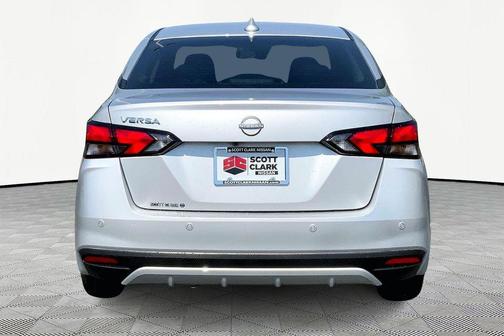 Brilliant Silver Metallic 2025 Nissan Versa 1.6 SV