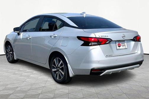 Brilliant Silver Metallic 2025 Nissan Versa 1.6 SV