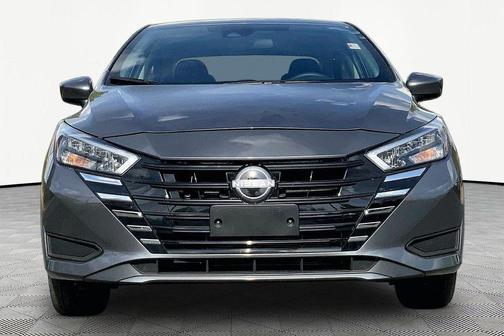 Gun Metallic 2025 Nissan Versa 1.6 SV