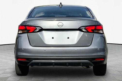 Gun Metallic 2025 Nissan Versa 1.6 SV