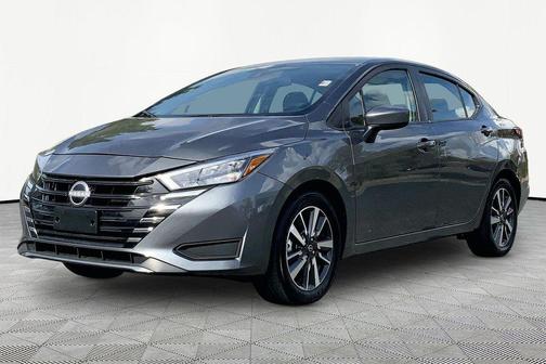 Gun Metallic 2025 Nissan Versa 1.6 SV