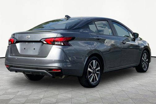 Gun Metallic 2025 Nissan Versa 1.6 SV