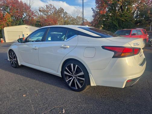 2022 Nissan Altima SR FWD