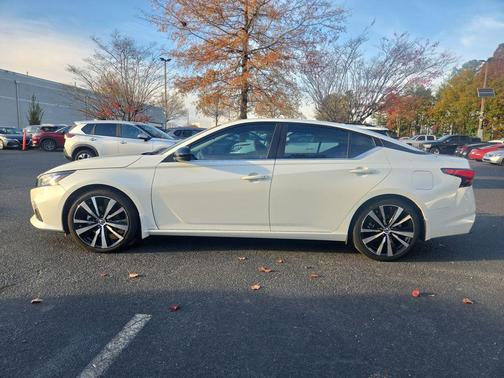 2022 Nissan Altima SR FWD