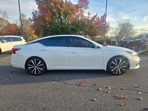 2022 Nissan Altima SR FWD