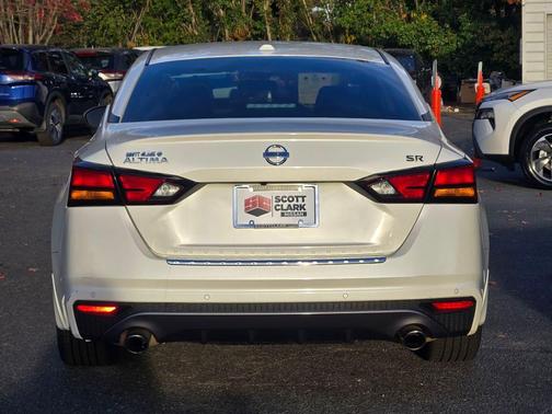 2022 Nissan Altima SR FWD