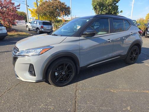 2023 Nissan Kicks SR