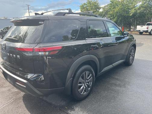 2024 Nissan Pathfinder SV FWD