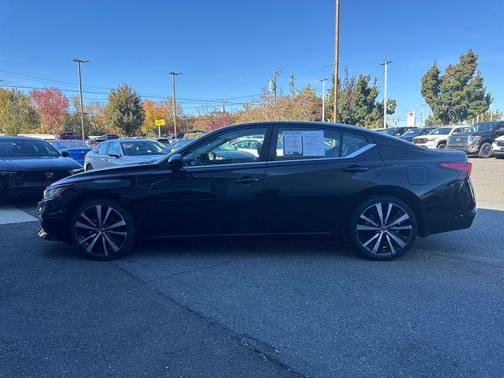 2022 Nissan Altima SR FWD