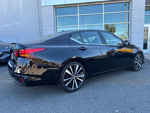 2022 Nissan Altima SR FWD
