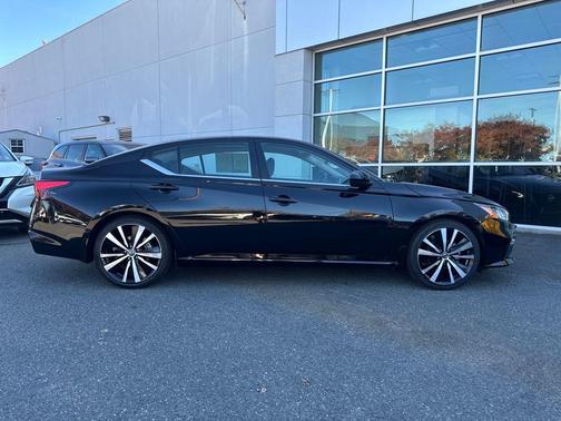 2022 Nissan Altima SR FWD