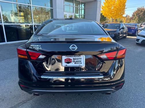 2022 Nissan Altima SR FWD