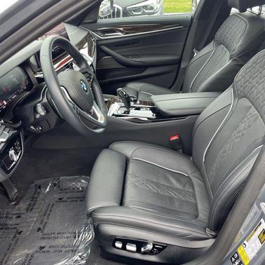 Skyscraper Gray Metallic 2023 BMW 540 i xDrive