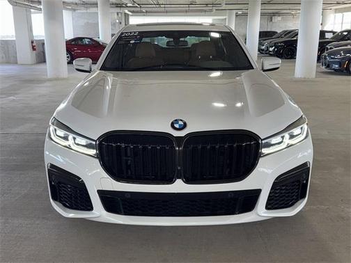2022 BMW 740 i
