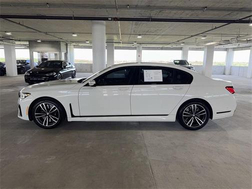 2022 BMW 740 i