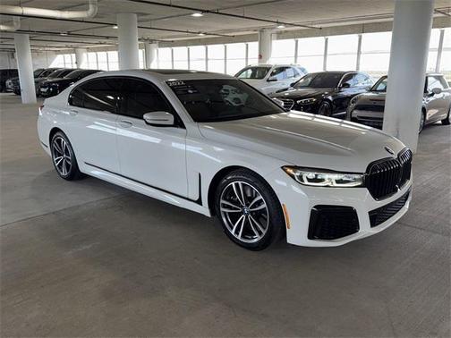 2022 BMW 740 i