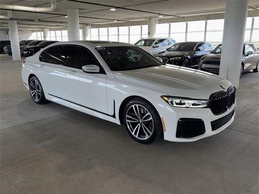 2022 BMW 740 i