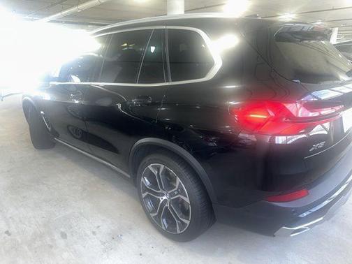 Black Sapphire Metallic 2024 BMW X5 sDrive40i