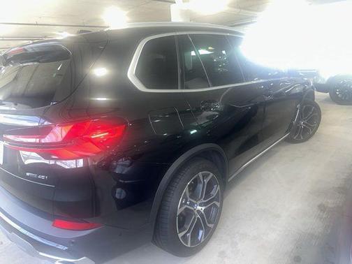 Black Sapphire Metallic 2024 BMW X5 sDrive40i