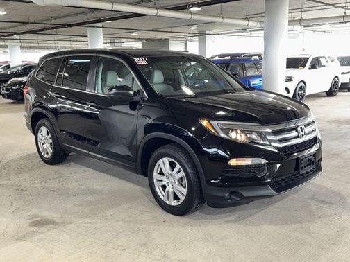 Crystal Black Pearl 2017 Honda Pilot LX