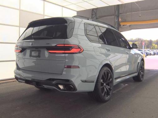 Brooklyn Grey Metallic 2025 BMW X7 xDrive40i