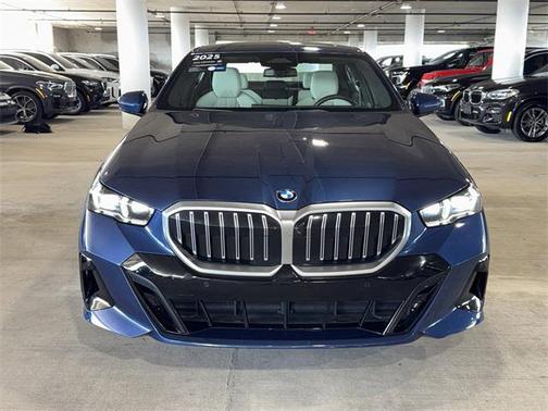 2025 BMW 530 530i